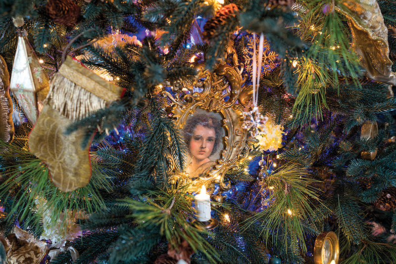 A Christmas Showcase Salon
